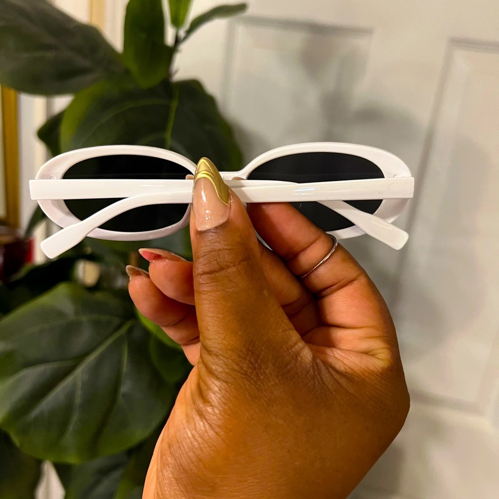 1pc Plastic Oval White | Decorative Unisex Fashion Glasses - Picture 4 of 5